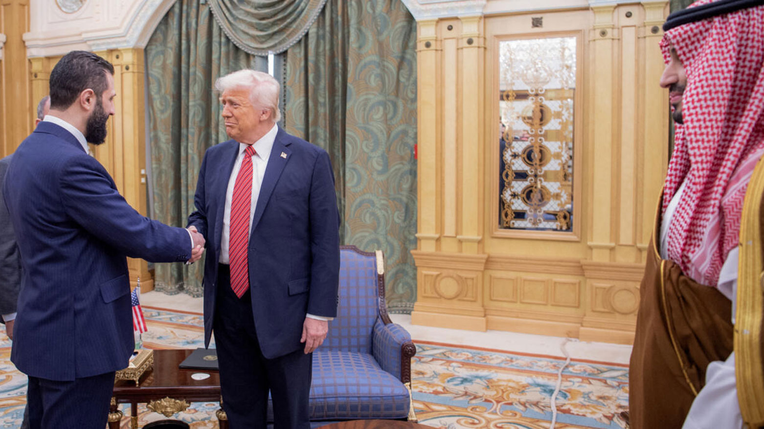 Amerîka dest bi rakirina cezayên li ser Sûriyeyê kir