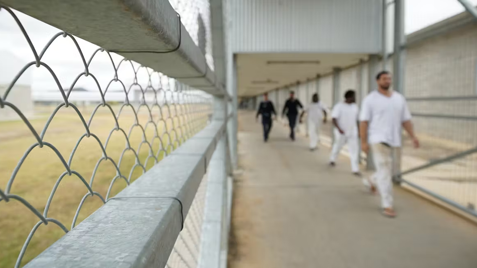 السماح للسجناء في فرنسا بالقيام بأنشطة "ترفيهية"