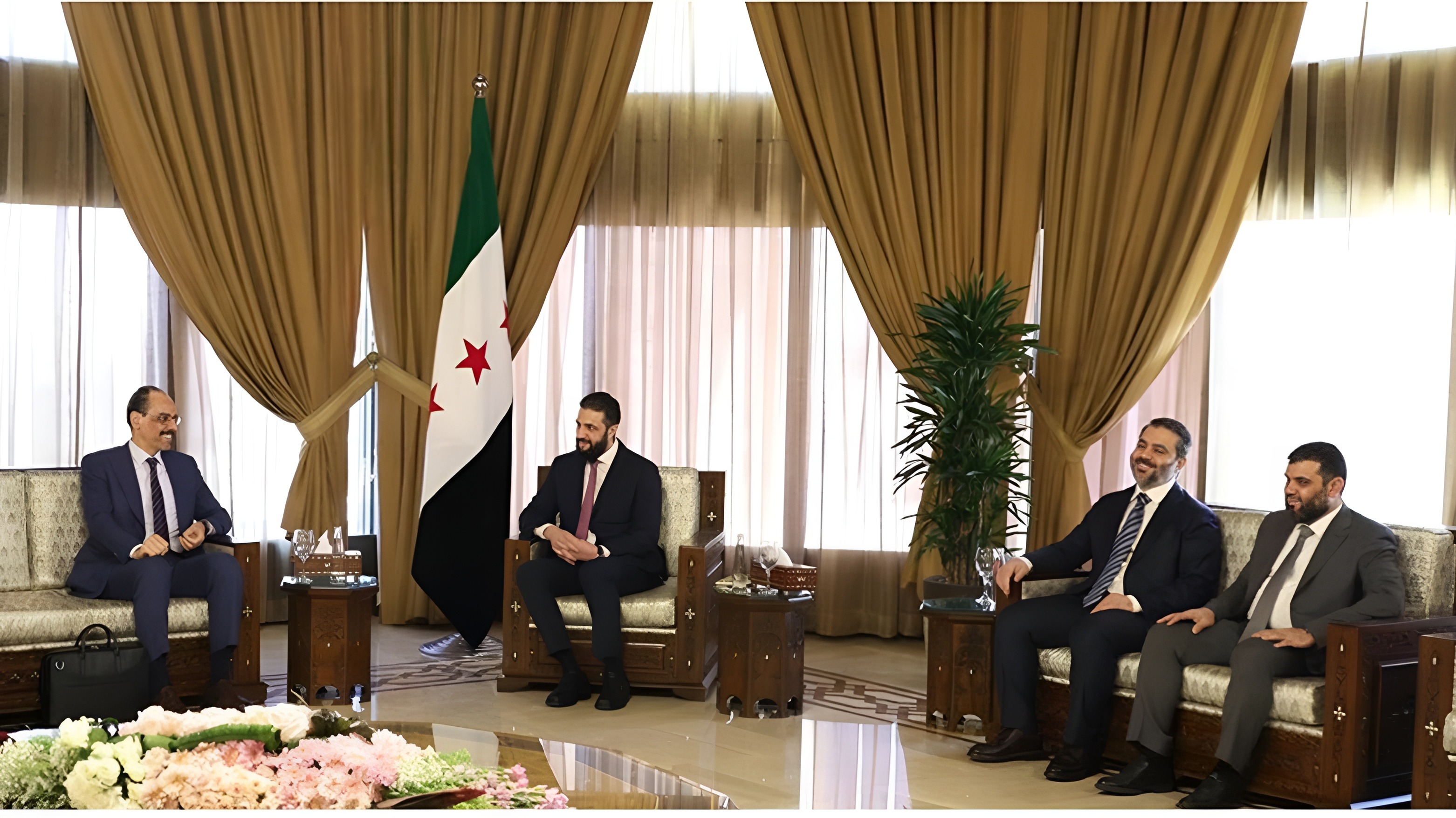 Turkish intelligence chief Ibrahim Kalin (L), Syrian President Ahmed al-Sharaa (C),  Syrian Foreign Minister Asaad al-Shaibani (R) in Damascus, May 20, 2025. (Photo: AA)