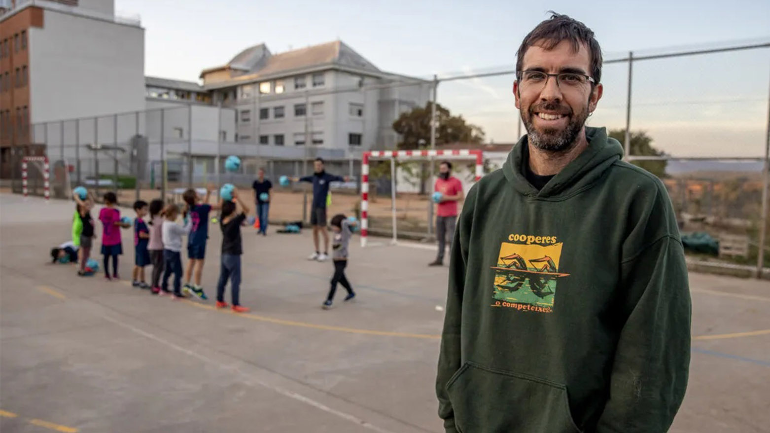 Tîma Barcelona li Rojavayê Kurdistanê dest bi projeya "Lîga Hêviyê" dike