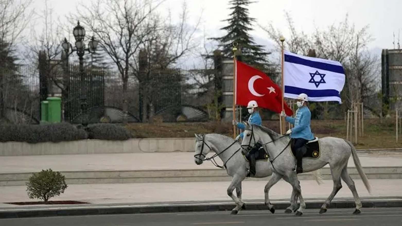 presidential receiving ceremony, showing to guards holding the Israeli flag (R) and the Turkish flag (L). (Photo: Social media)
