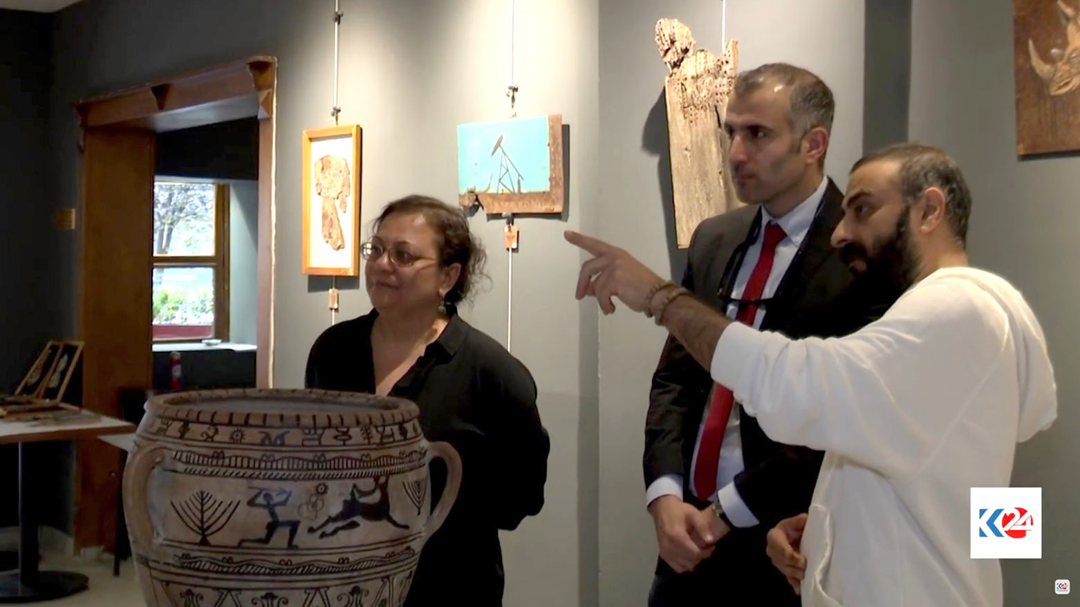 Li Enqereyê pêşangeha peykersazê Kurd Bestamî Egî hat vekirin