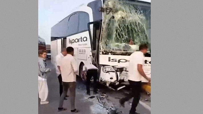 Isparta'da iki yolcu otobüsü çarpıştı: 27 yaralı