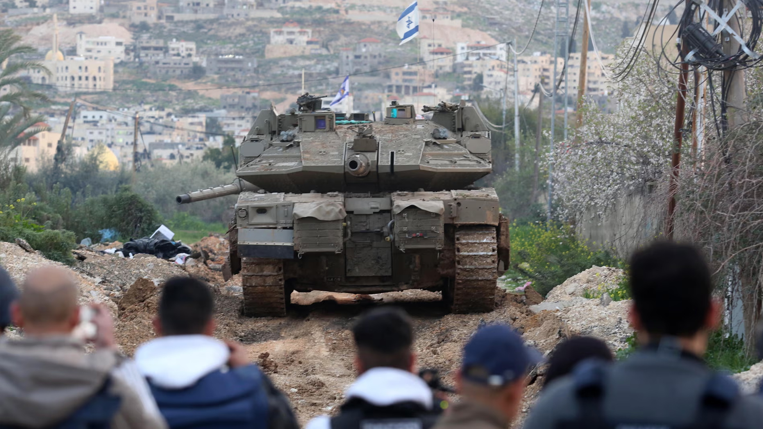 Israel enters the West Bank with tanks. (Photo: AA)