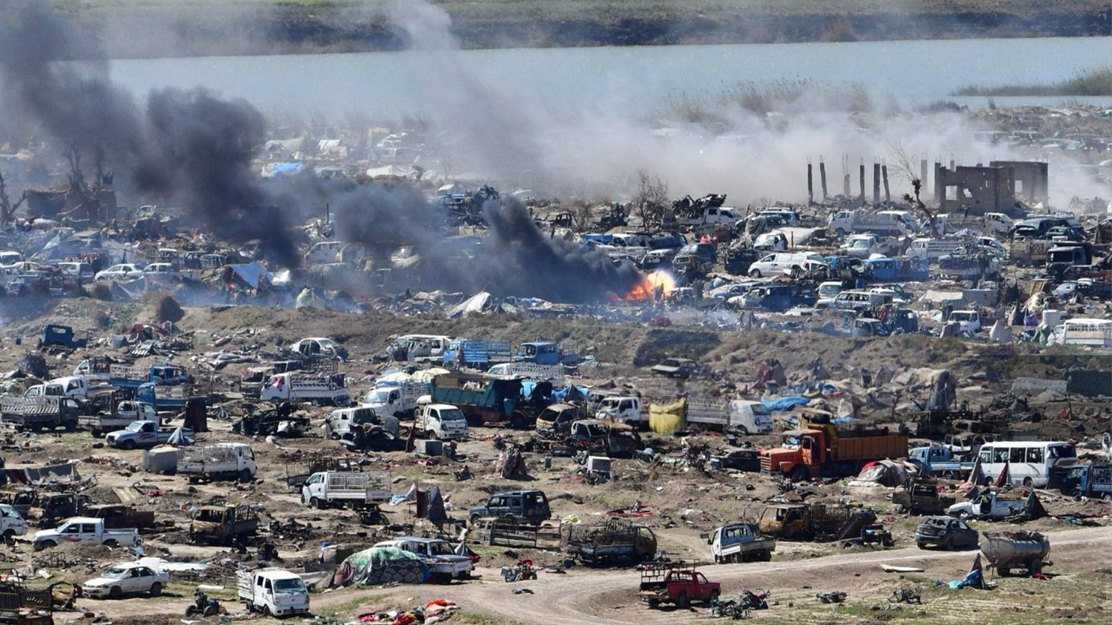 Smoke rises over Baghouz, IS group's final stronghold, as SDF battles jihadists in Deir Ezzor, Syria, March 18, 2019. (Photo: AFP)