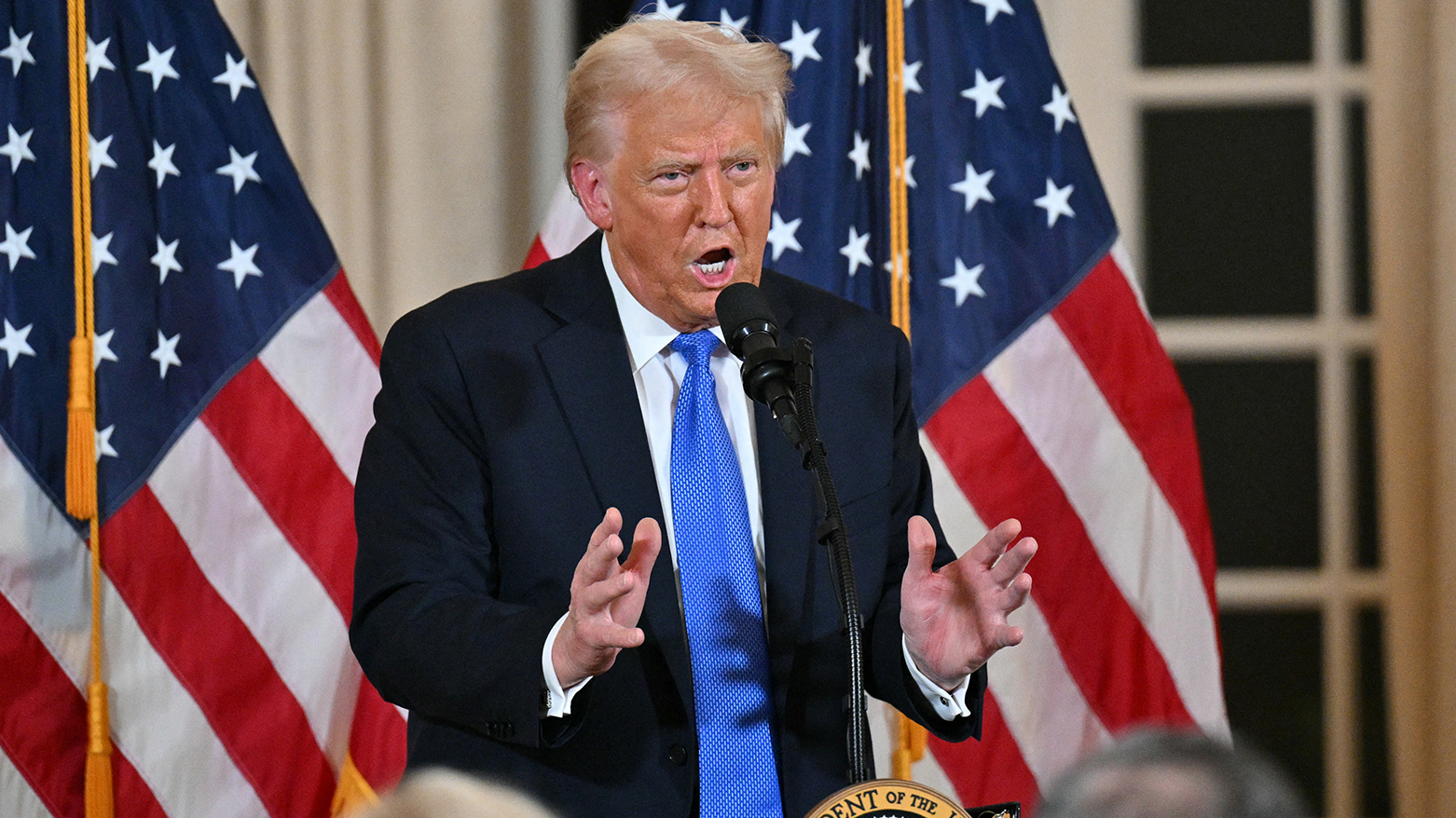 ترامب يرى أن بوتين "يلعب بالنار"