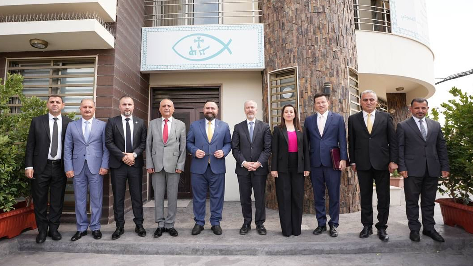 US CG in the Kurdistan Region, Mr. Steve Bitner (CR), KRG Minister of Transport and Communications, Ano Jawhar Abdoka (CL) next to him (L) Jinan Jabbar, head of the Committee and the accompanying delegation. (Photo: Kurdistan24)