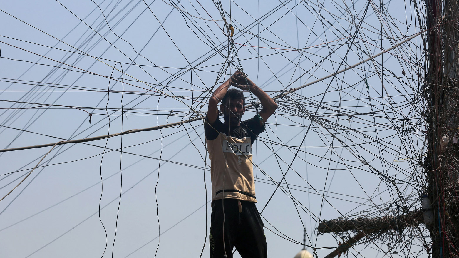 عێراق ڕووبەڕووی قەیرانی کەمیی کارەبا و ئاو بووەتەوە