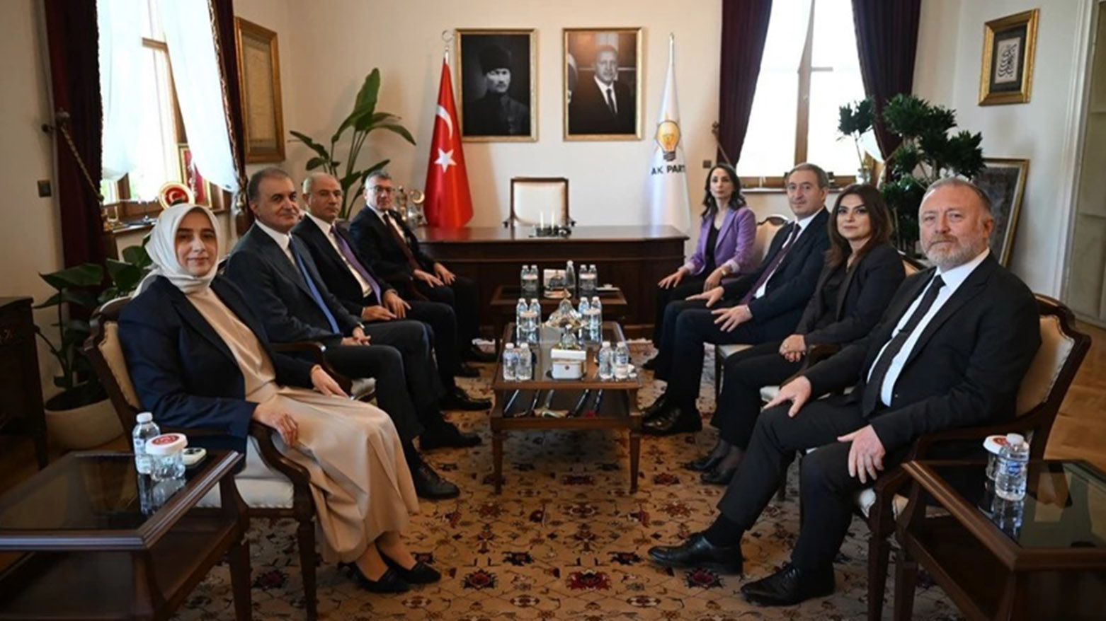 DEM Partî: Biryarên PKKê û gavên pêvajoyê bi AK Partiyê re hatin nirxandin