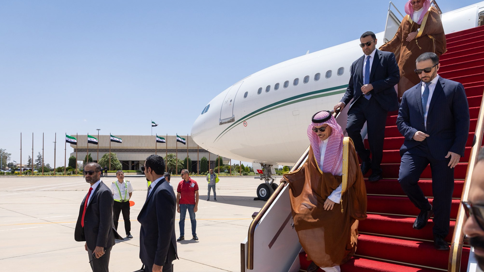 وزير خارجية السعودية يصل دمشق للقاء الشرع ودعم الاقتصاد السوري