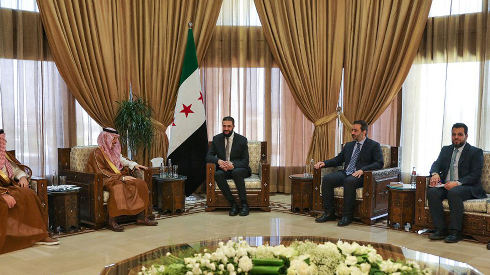 وزير الخارجية السعودي يعلن عن مزيد من الدعم المالي لسوريا