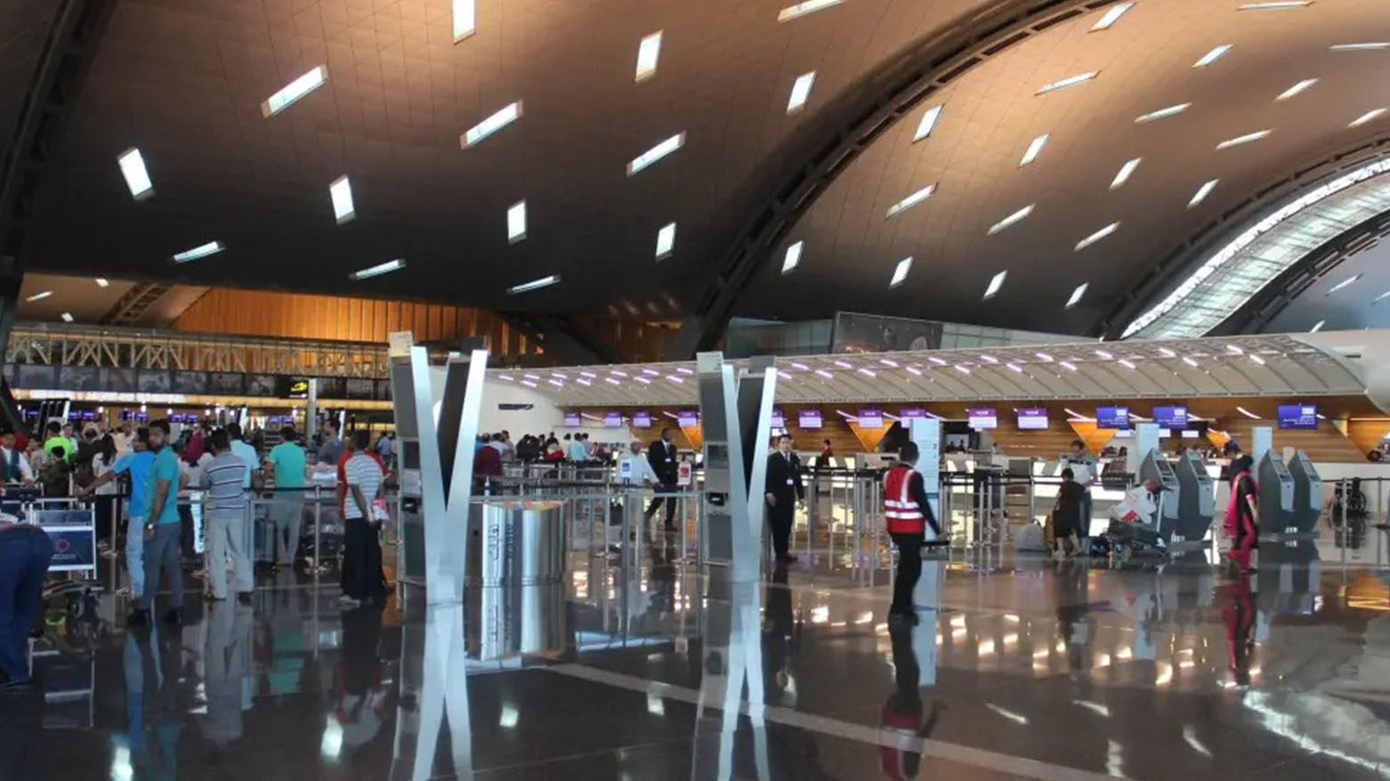 توقيف رجل في مطار هندي خلال محاولته تهريب أكثر من أربعين أفعى