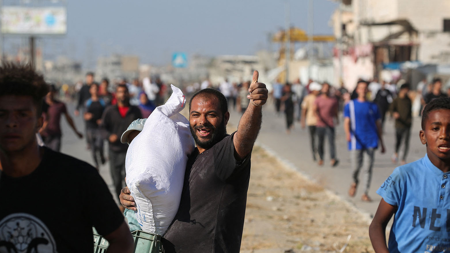 31 قتيلا في غزة خلال توزيع مساعدات وفق الدفاع المدني وإسرائيل تنفي إطلاق النار