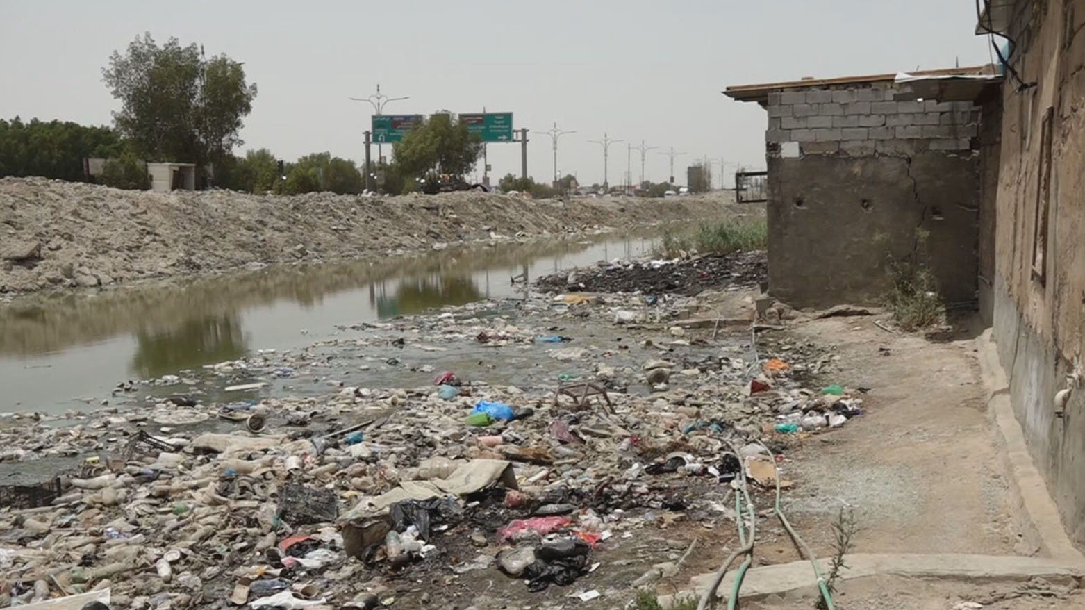 البصرة الغنية بالنفط.. فقر وتلوث وأمراض تحاصر السكان