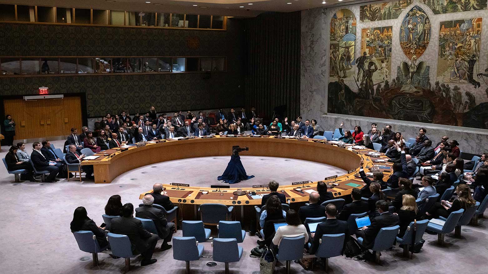 Representatives of member countries take votes during a Security Council meeting at United Nations headquarters, April 18, 2024. (Photo: AP)