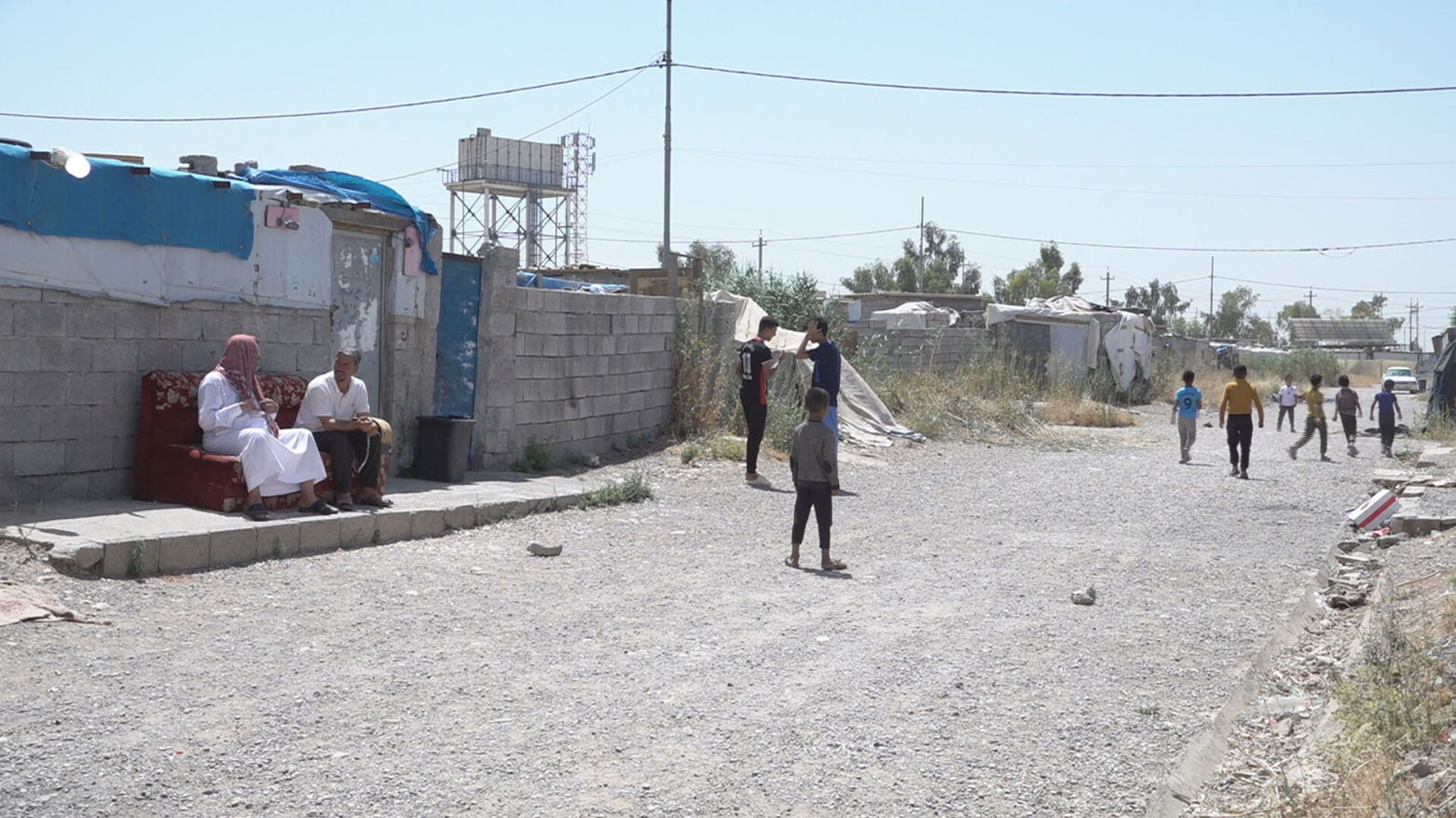 تدهور الأوضاع الأمنية وغياب الخدمات الأساسية يحولان دون عودة نازحي سنجار إلى ديارهم