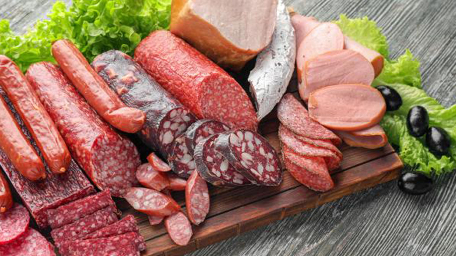 الأطعمة المعالَجة واللحوم المصنَّعة قد تزيد الإصابة بالاكتئاب