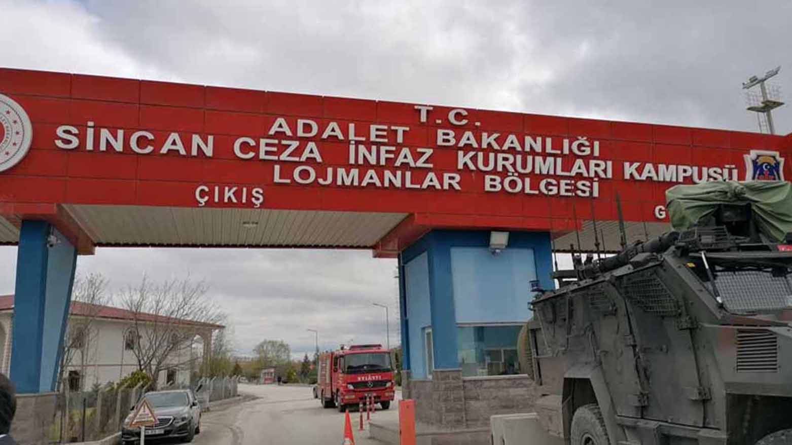 Li Tirkiyeyê berdana girtiyan dest pê kir, lê girtiyên siyasî ji pakêtê bêpar mane