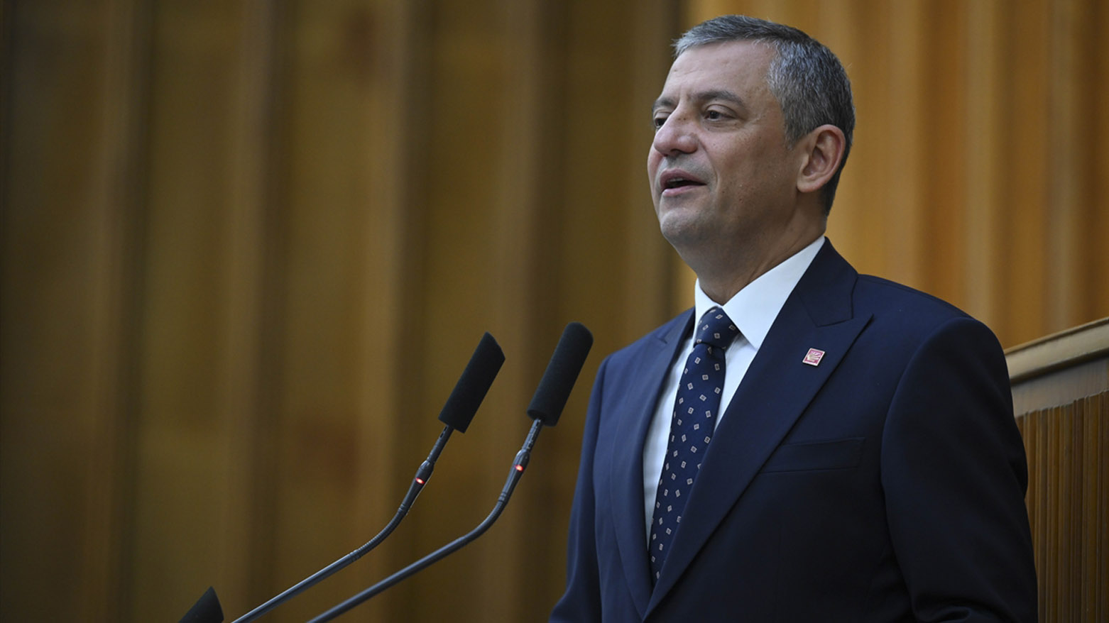 ئۆزگور ئۆزەل، سەرۆکی جەهەپە