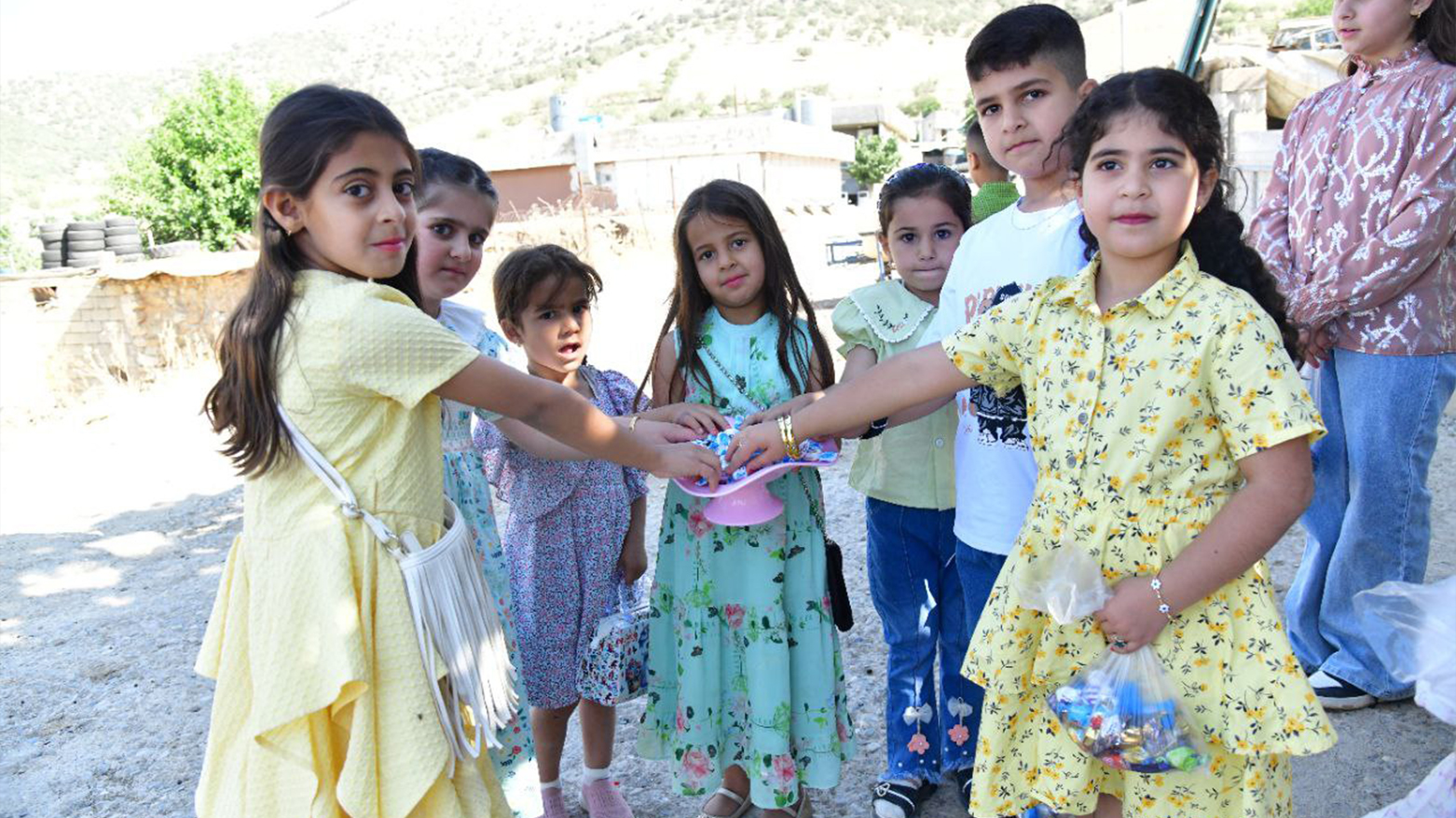 A group of kids collecting candy together during the first day of Eid. (Photo: Kurdistan24)