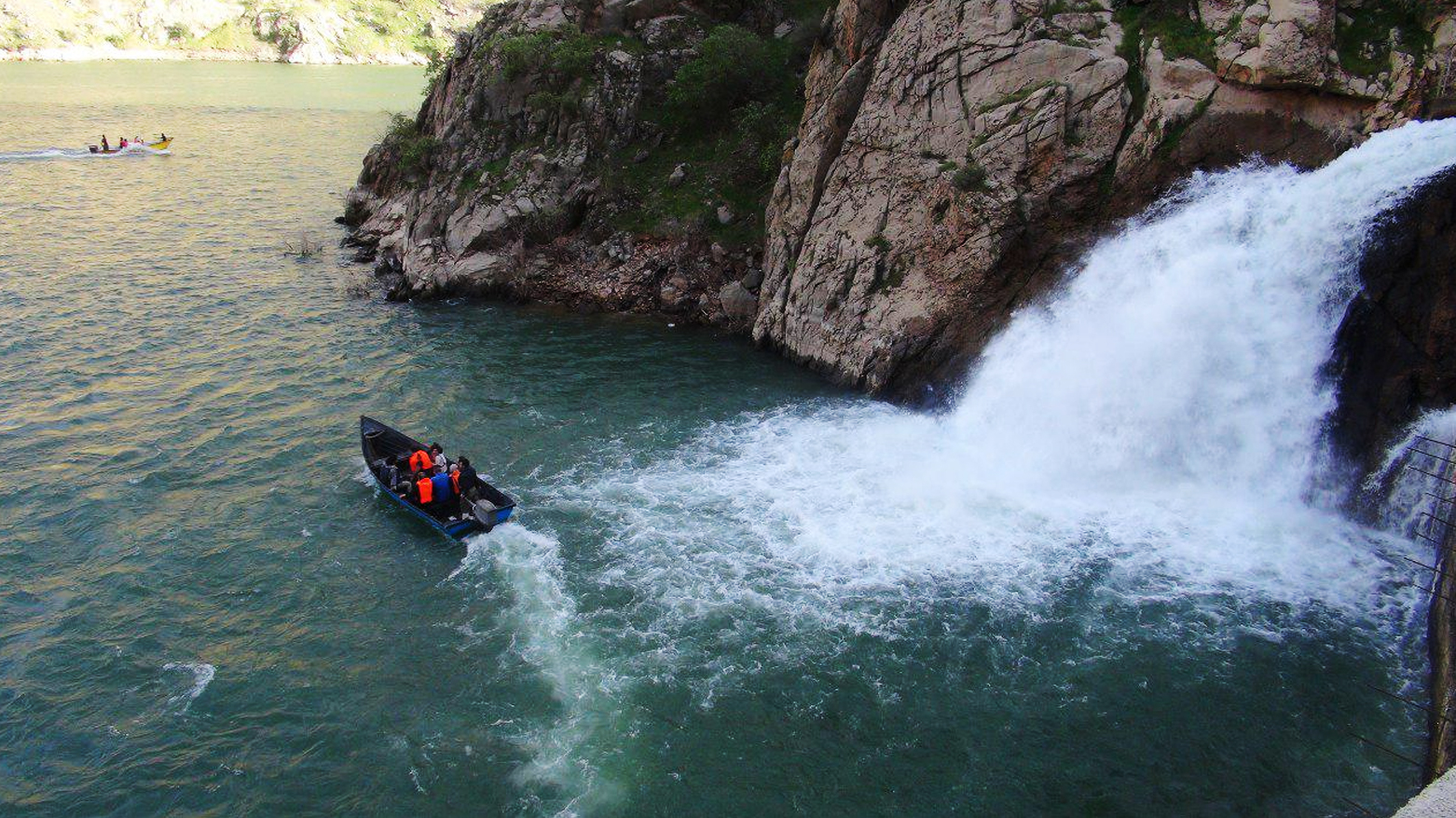 Boğulma tehlikesi geçiren 6 turist kurtarıldı