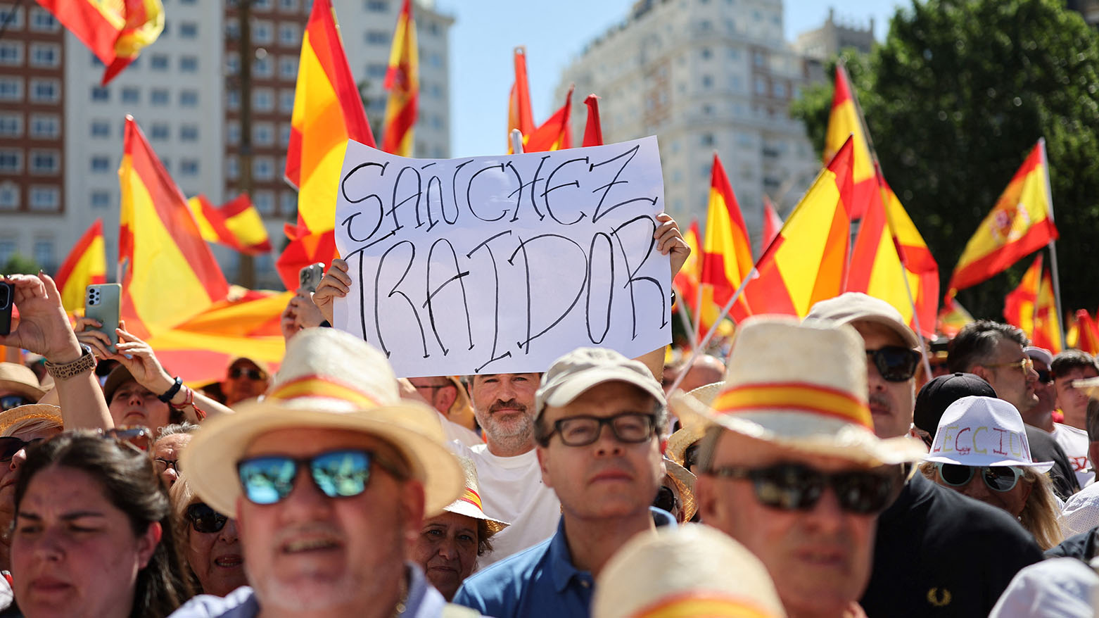 عشرات الآلاف يتظاهرون ضد الحكومة في مدريد