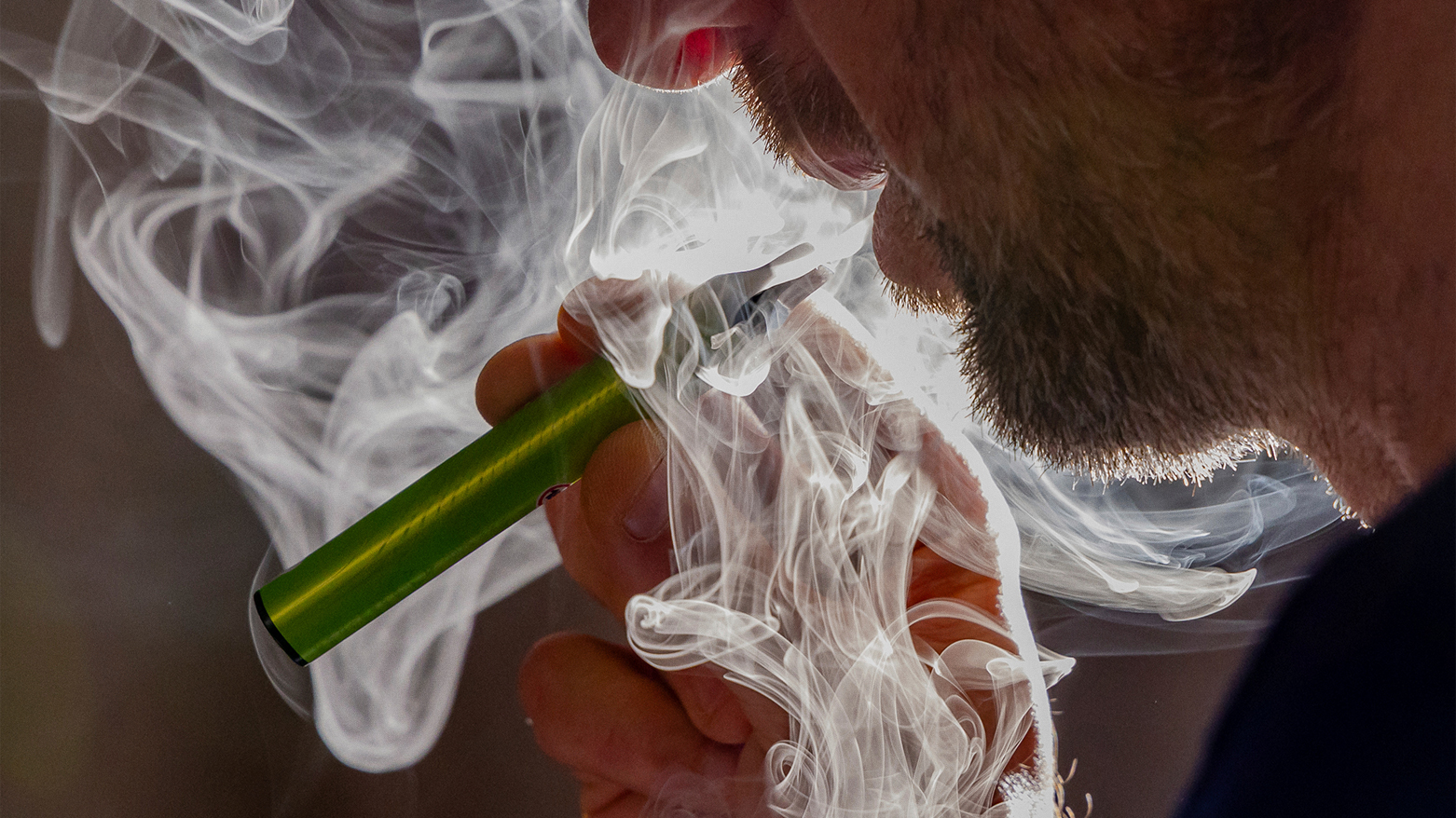 A man vapes on a disposable electronic cigarette. (Photo: AP)