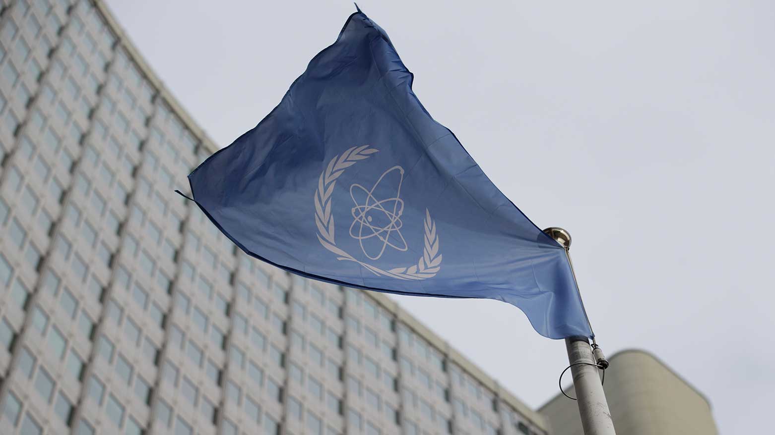 The flag of the International Atomic Energy Agency flys in front of its headquarters during an IAEA Board of Governors meeting in Vienna, Austria, Feb. 6, 2023. (Photo: AP)