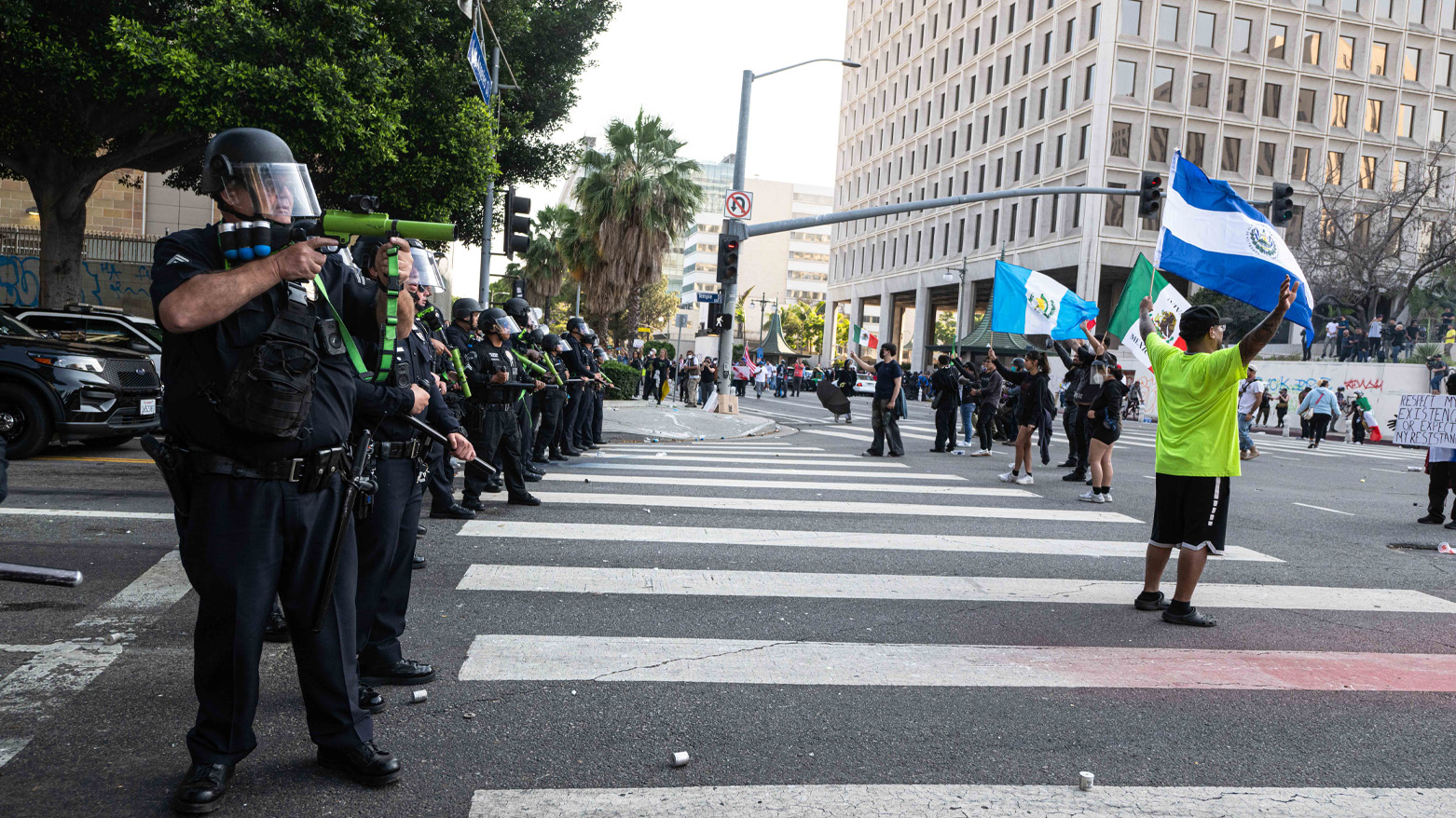 Protestolar devam ediyor: Los Angeles'ta sokağa çıkma yasağı