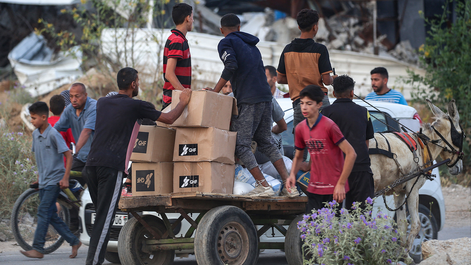 People transport relief supplies on a cart from the Gaza Humanitarian Foundation (GHF),in the central Gaza Strip on Jun. 8, 2025. (Photo: AFP)