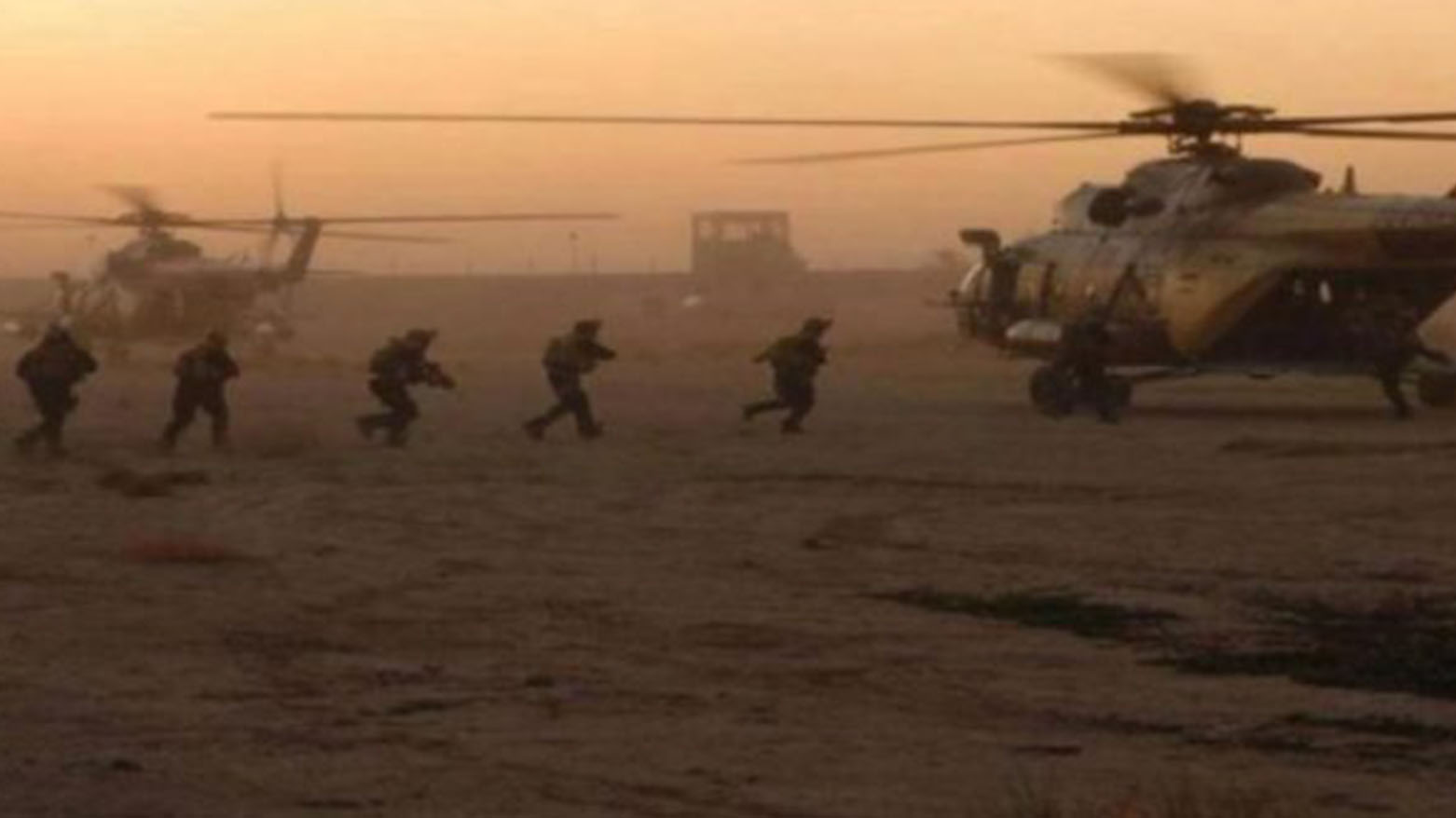 التحالف الدولي وقسد يعتقلون 3 عناصر من "داعش" شمال الرقة في إنزال جوي ليلي