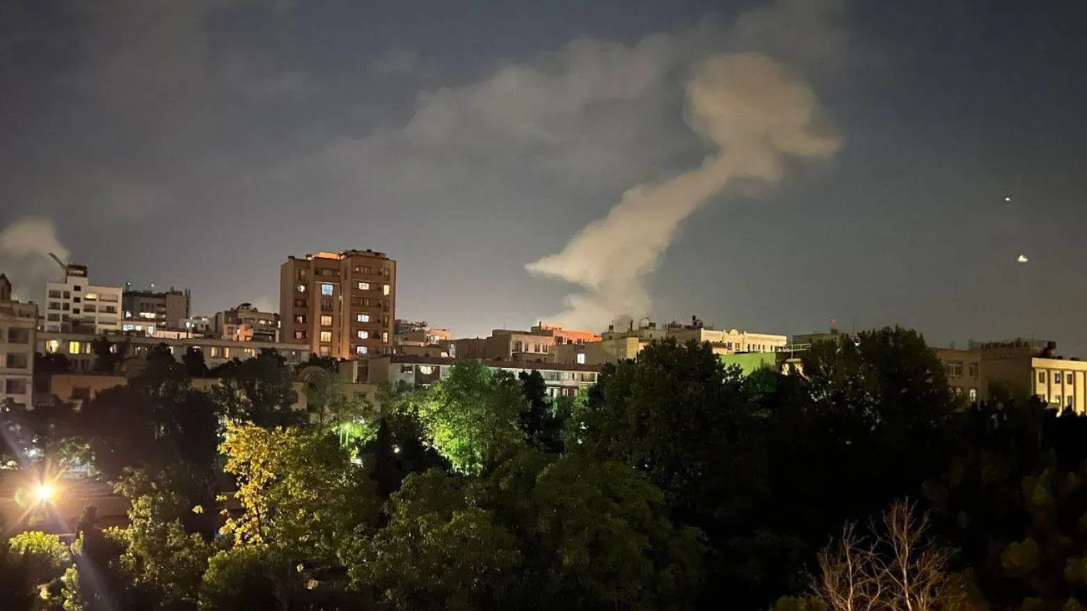 İsrail'den İran'a hava saldırıları: En az 4 şiddetli patlama