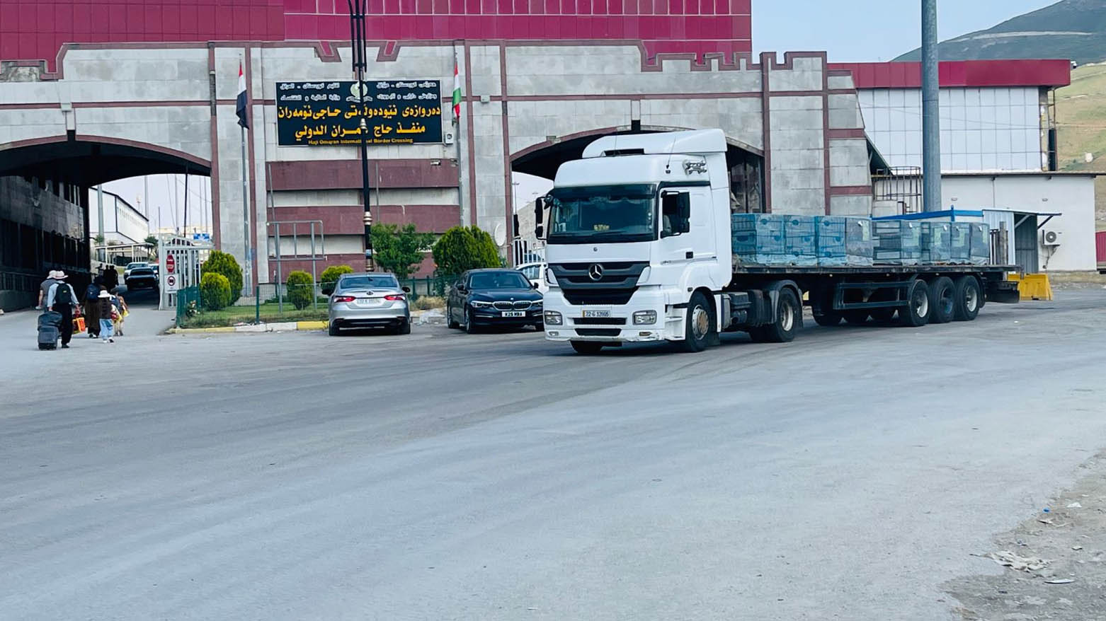 شۆفێرێکی بارهەڵگری خەڵکی پیرانشار: هاووڵاتییان نۆرەیان بۆ نان و بەنزین گرتووە