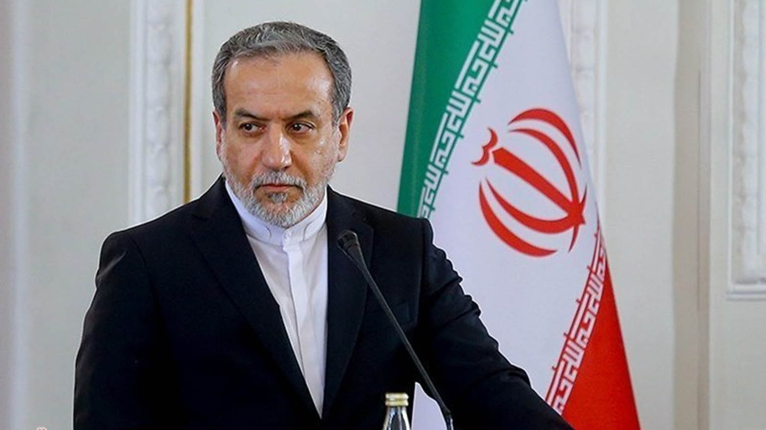 عراقچی خطاب به وزیر خارجه‌ی بریتانیا: درخواست برای خویشتنداری بی‌معناست