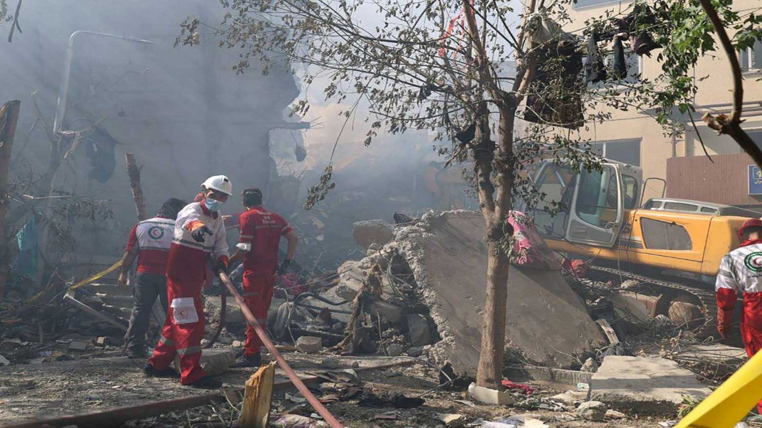Iranian Red Crescent volunteers working in a Tehran neighborhood hit by a reported Israeli strike, June 14, 2025. (Photo: AFP)