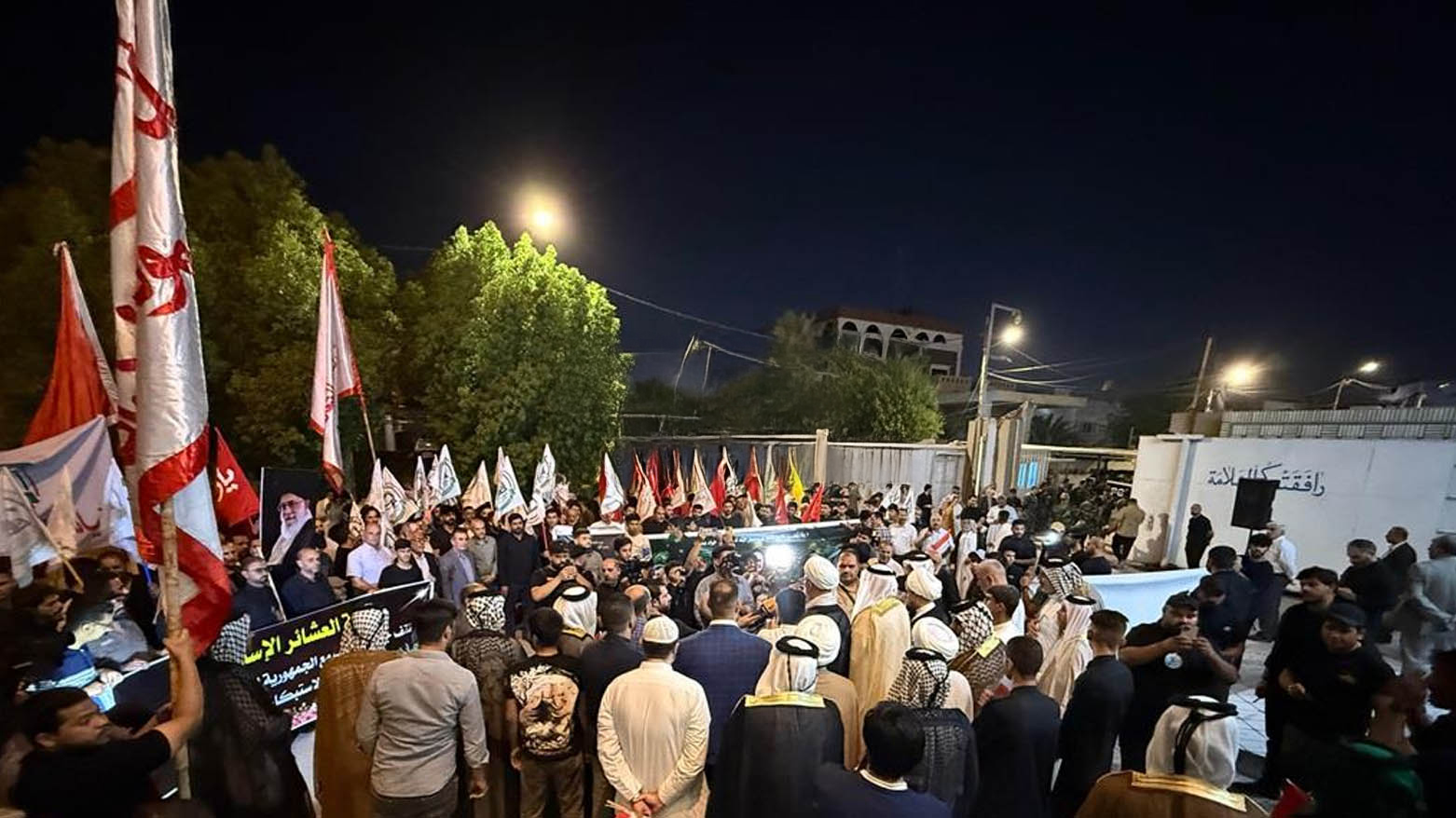 بەسرە.. خۆپیشاندان دژی هێرشەکانی ئیسرائیل بۆ سەر ئێران دەستی پێ کرد