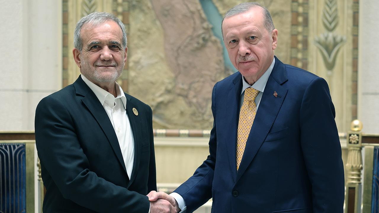 رجب طیب اردوغان و مسعود پزشکیان، روسای جمهوری سوریە و ایران