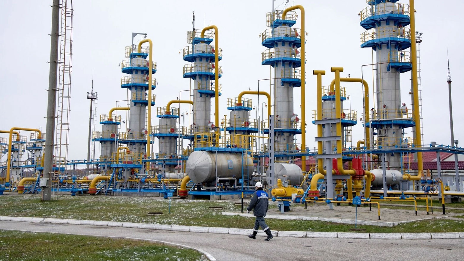 الاتحاد الأوروبي يحدد خطواته لحظر واردات الغاز الروسي بحلول سنة 2027