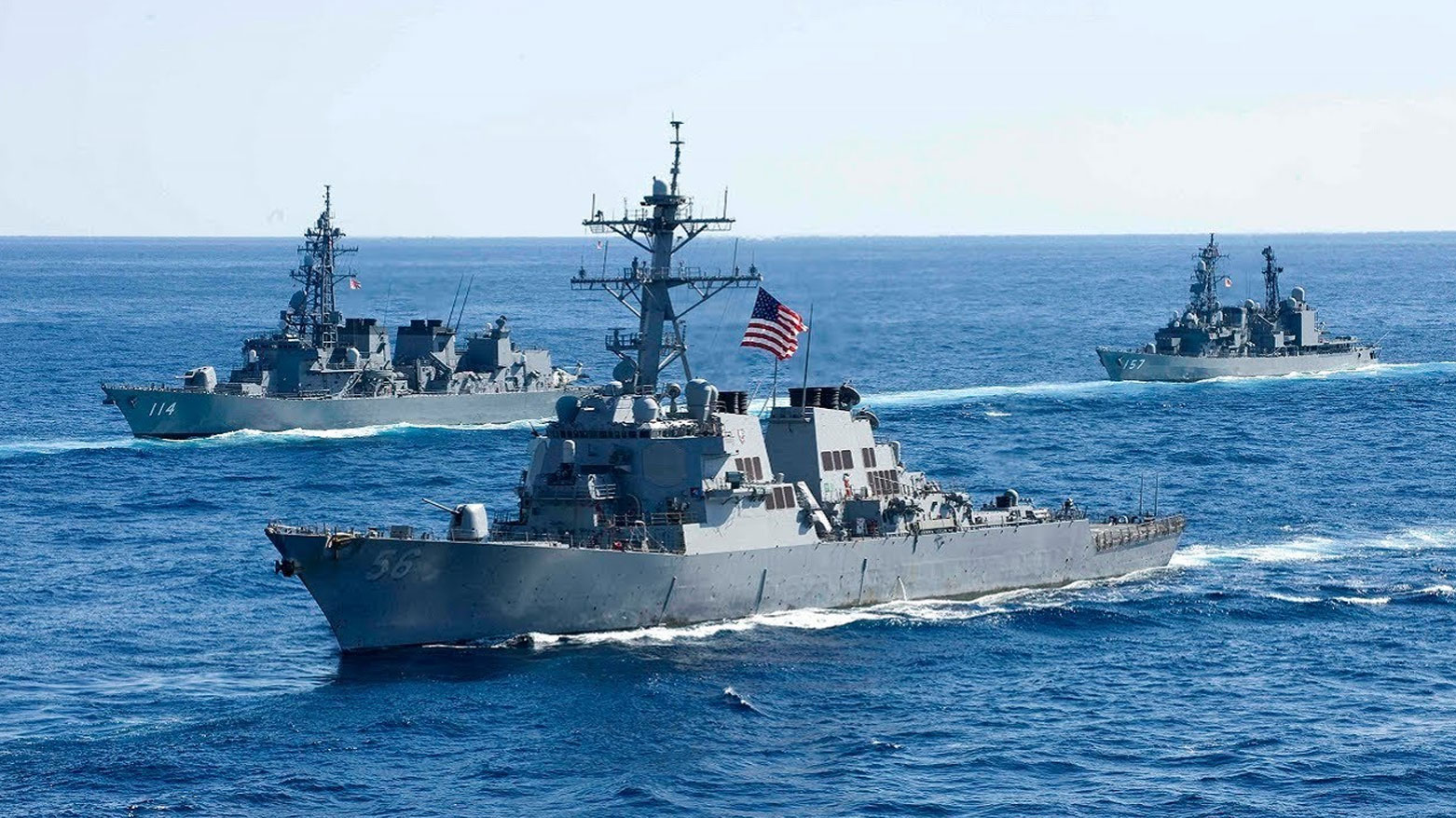 بارجات عسكرية تابعة للجيش الأميركي (رويترز)