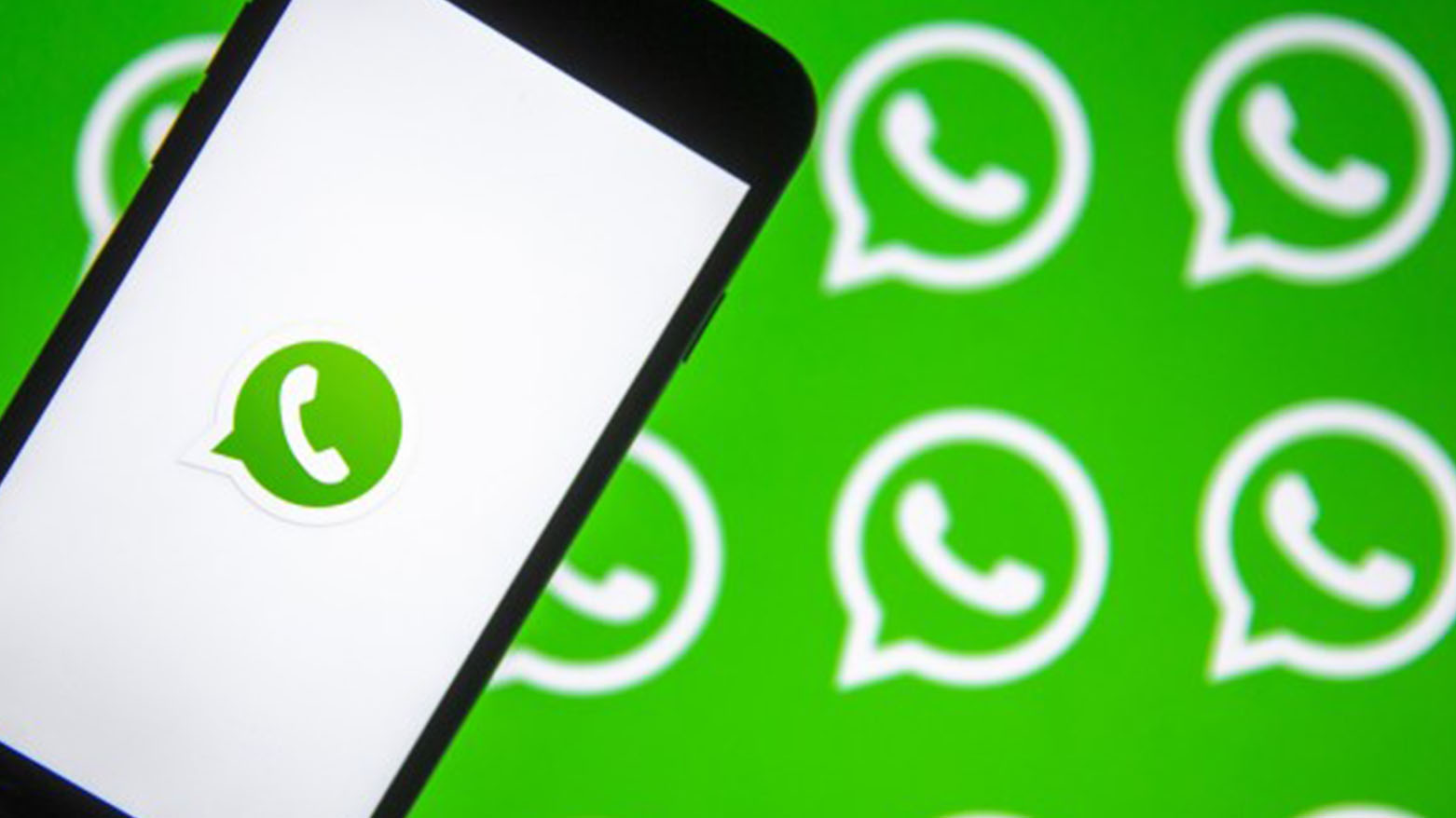 واتساب تنفي نقل بيانات الإيرانيين إلى إسرائيل وتحذر من "ذريعة للحجب"