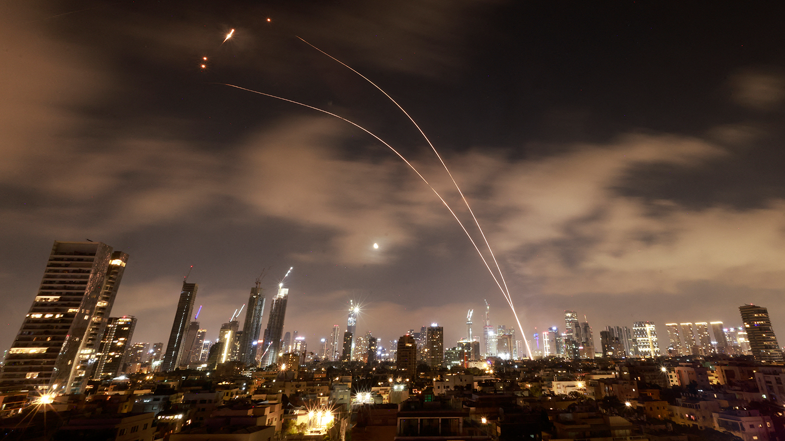 Israeli air defence systems are activated to intercept Iranian missiles over the Israeli city of Tel Aviv early on Jun. 18, 2025. (photo: AFP)