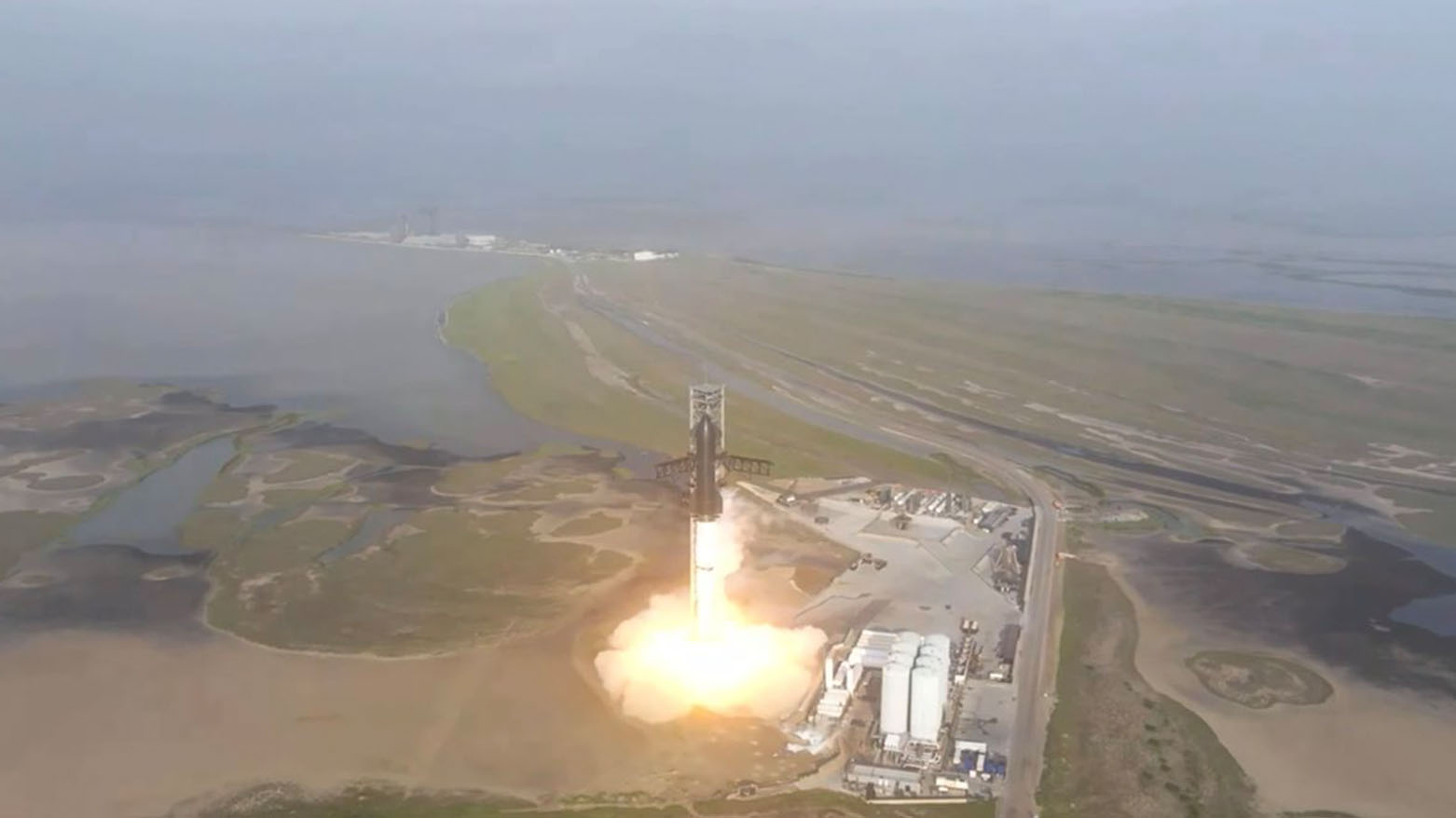 انفجار صاروخ ستارشيب من سبايس اكس خلال تجارب في تكساس دون إصابات