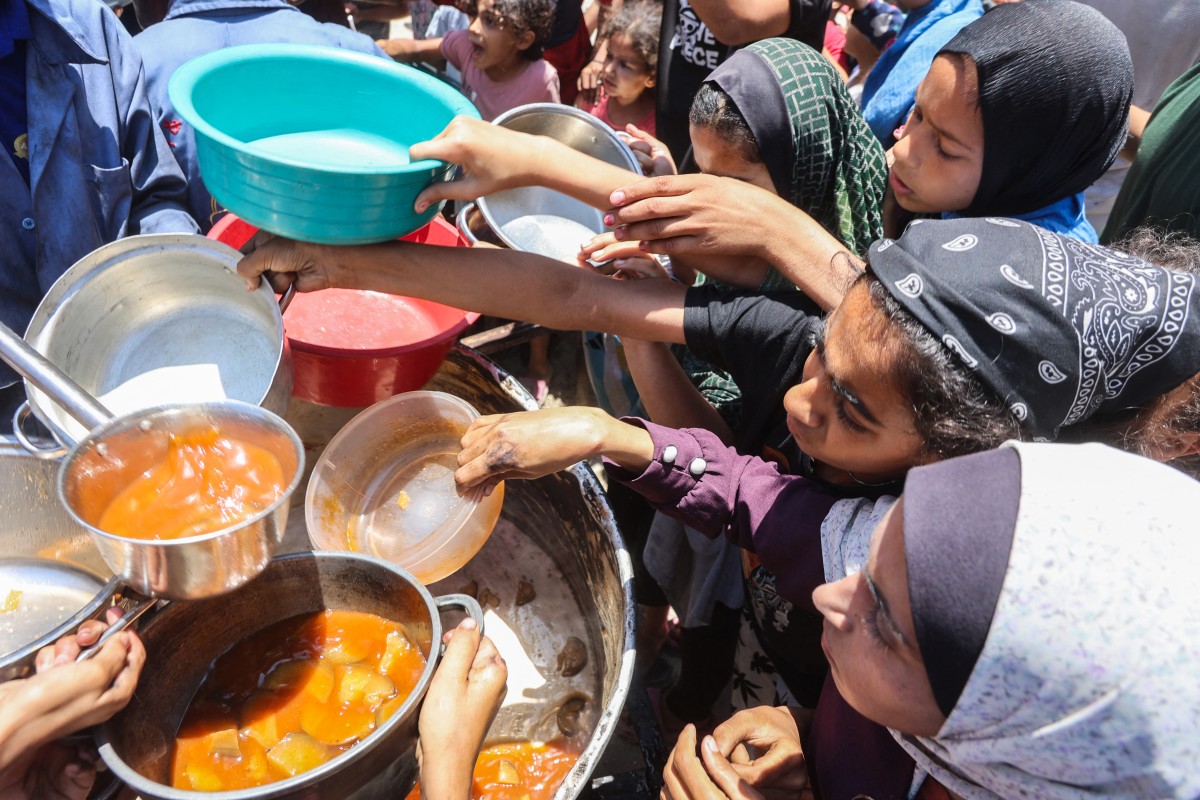 18 قتيلاً في قصف إسرائيلي على غزة بينهم مدنيون كانوا بانتظار المساعدات