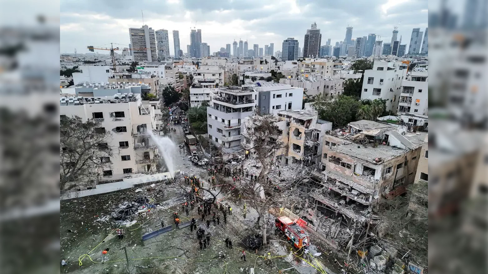 جزء من الدمار الذي ألحقته الصواريخ الإيرانية بـ تل أبيب (وكالات)