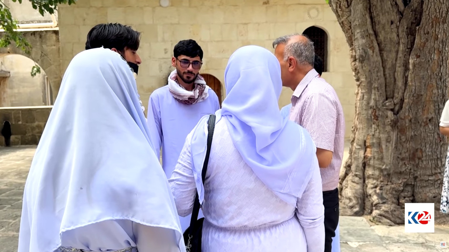 Etman piştî 10 salan rizagar bû lê çavê malbatan li rêya 2500 windayên din e