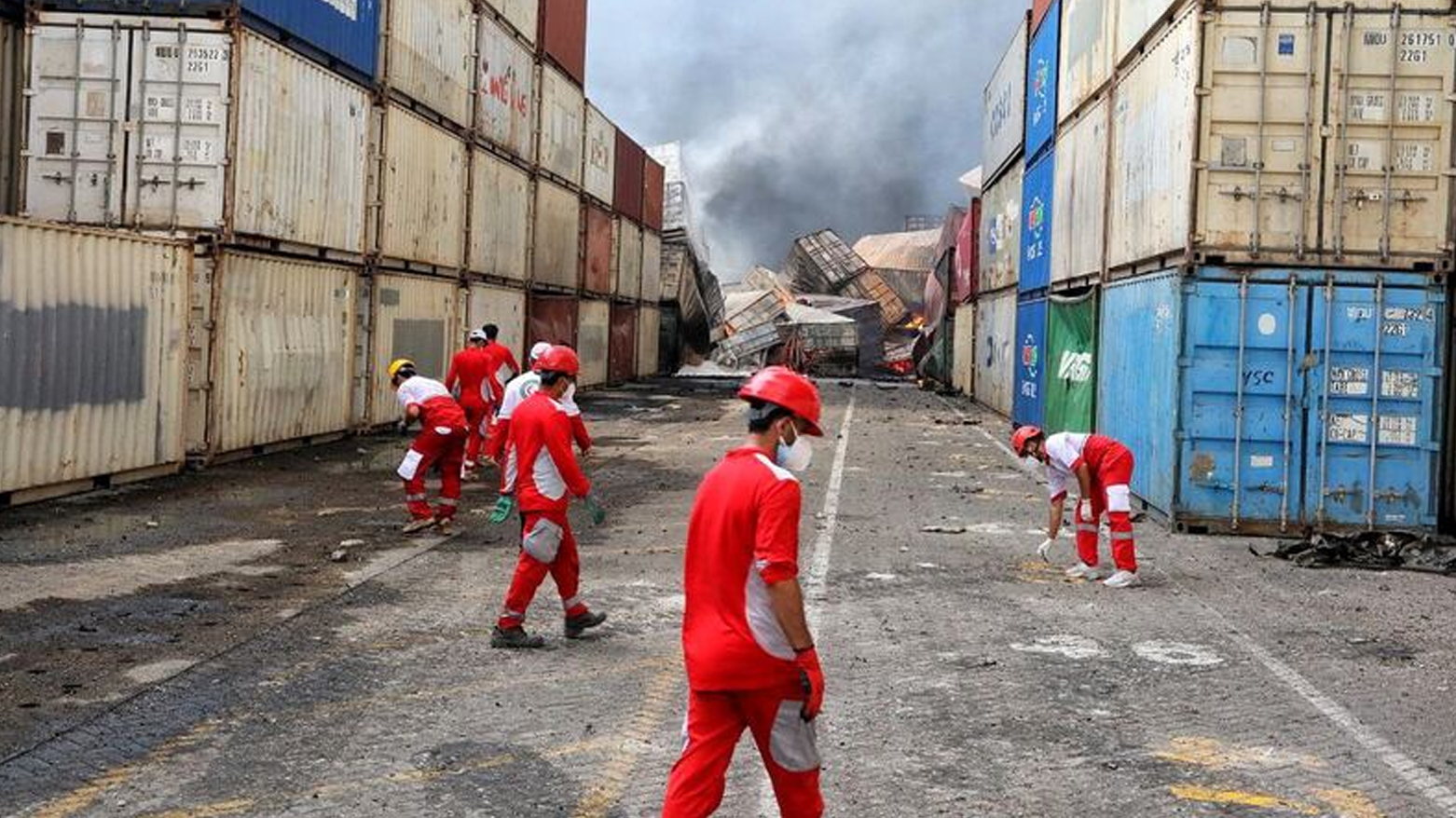 April 28, 2025, shows rescuers at the scene of a massive explosion that took place two days earlier at the Shahid Rajaee port dock southwest of Bandar Abbas in the Iranian province of Hormozgan.. (Photo:AFP)