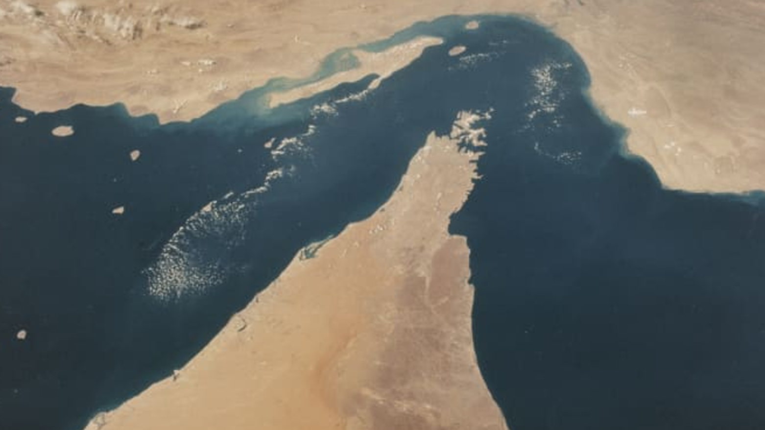 البرلمان الإيراني يوافق على مشروع قرار بإغلاق مضيق هرمز بانتظار مصادقة مجلس الأمن القومي