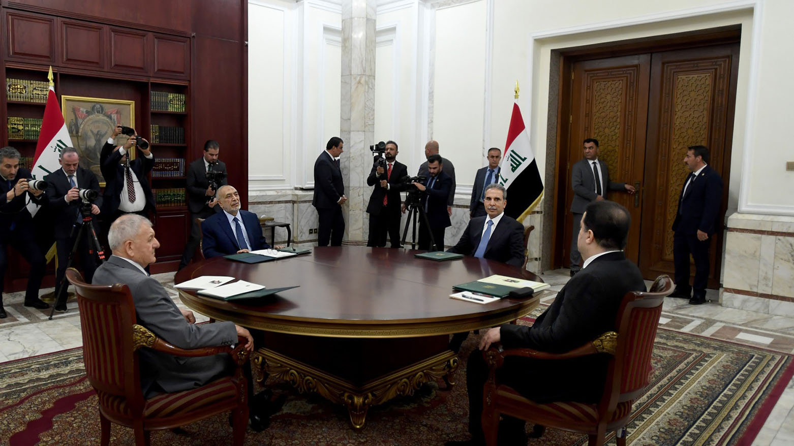 اجتماع رئاسات العراق يستعرض "إجراءات الحكومة الاتحادية لضمان صرف رواتب موظفي إقليم كوردستان"