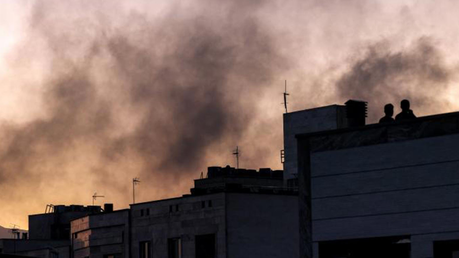 دوي انفجارات قوية في شمال طهران