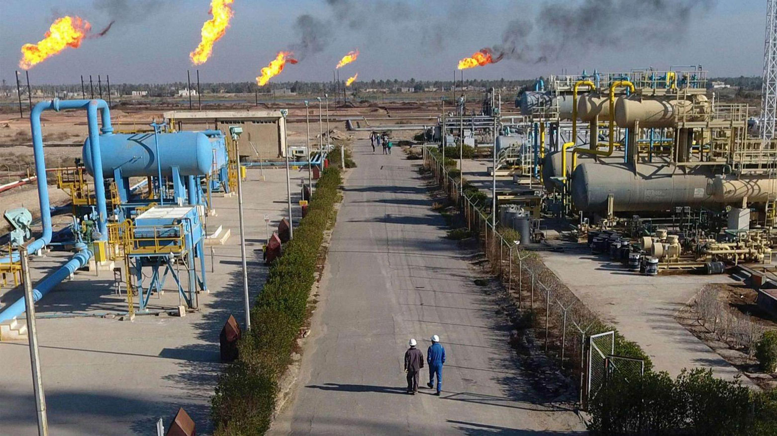 شركات نفط أجنبية تخفّض أعداد موظفيها في جنوبي العراق